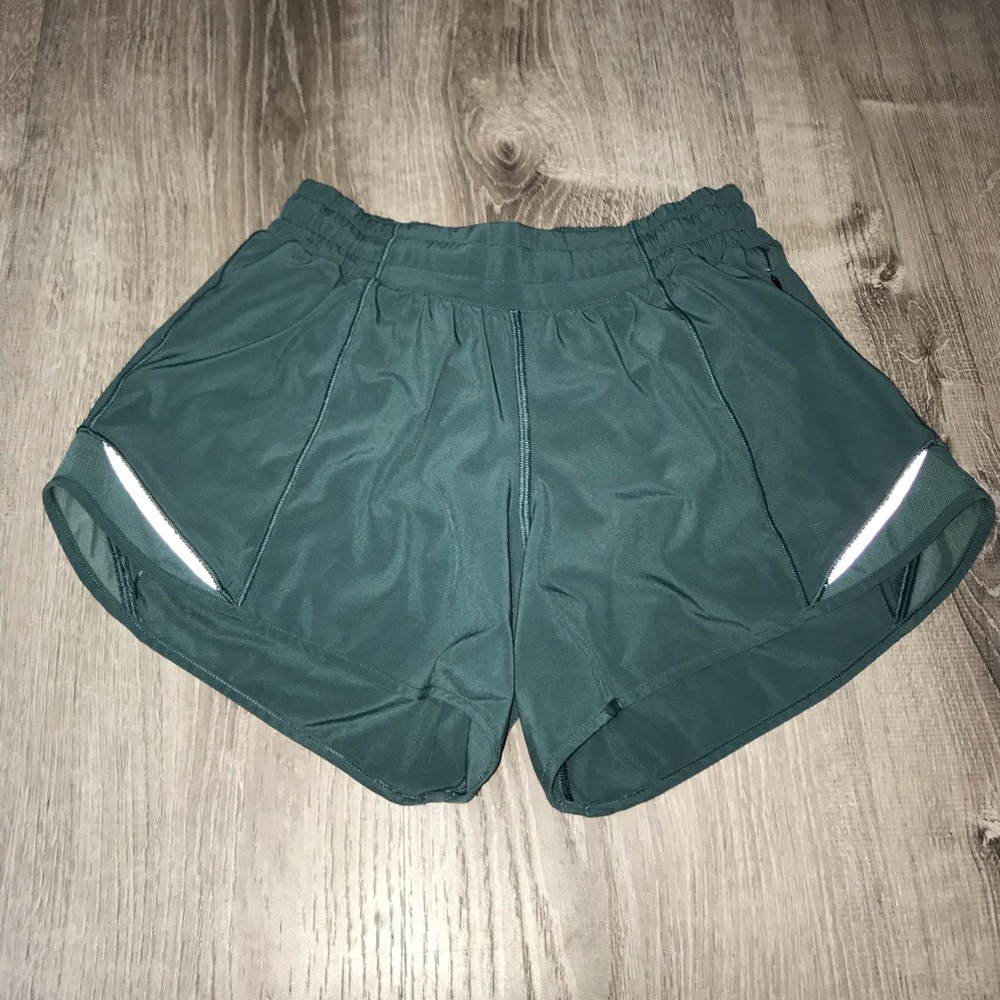 lululemon hotty hot short II